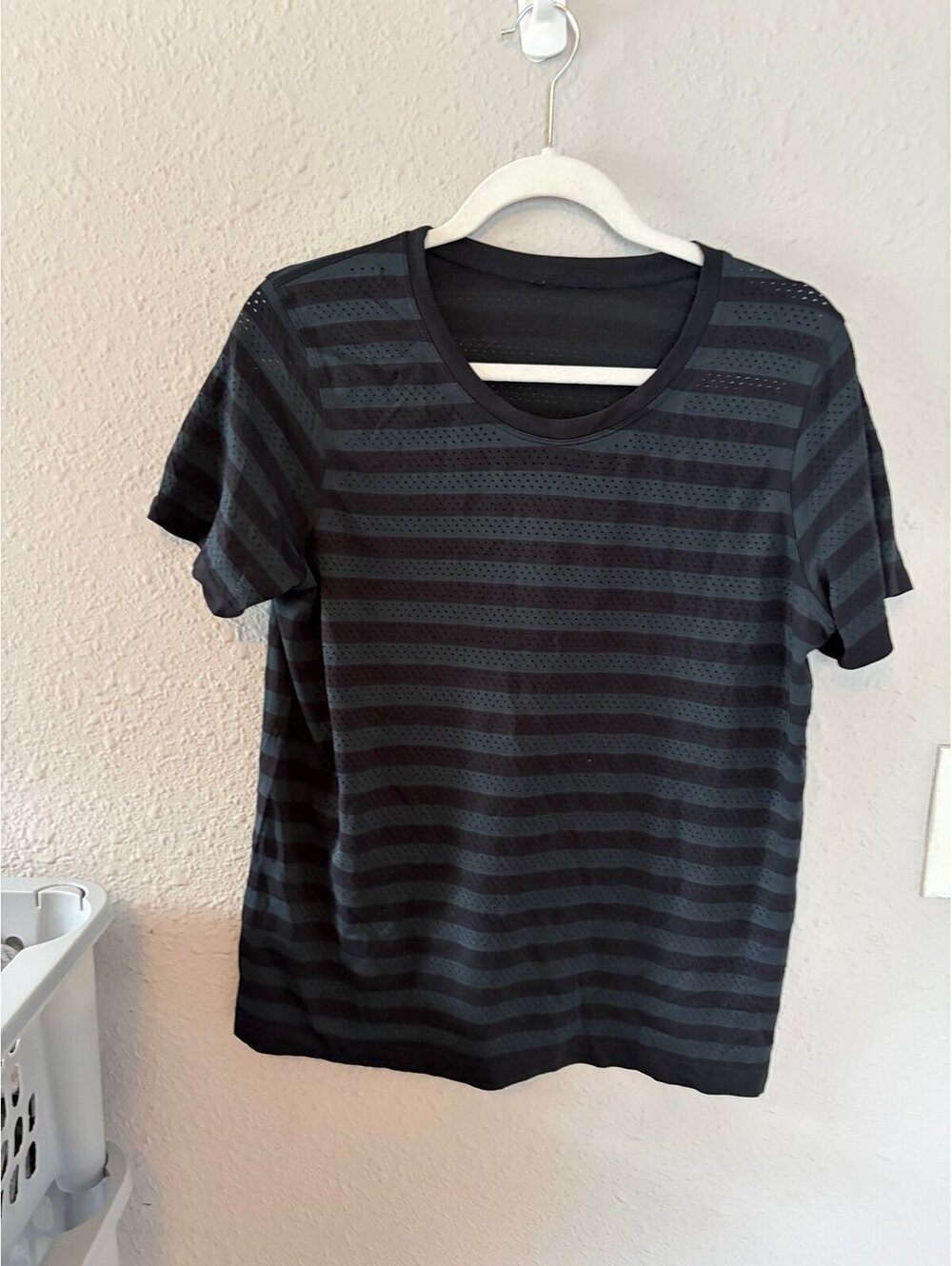 Lululemon grey/black striped breathable tee size 8-10